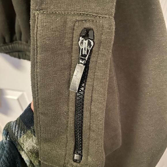 PrettyLittleThing Quarter Zip - Picture 2 of 4